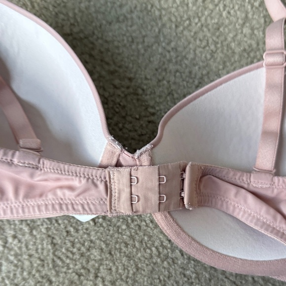 Pink Victorias Secret Bra - Picture 3 of 5